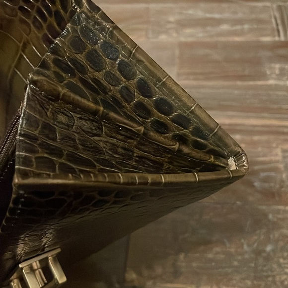 Olive Green Genuine Leather Croc Embossed Wallet🖤 - Picture 12 of 13